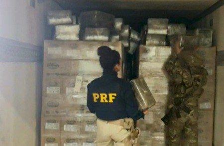 PRF apreende 1,2 ton de maconha escondida em carga de carnes em Dourados