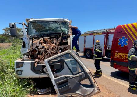 No Dia do Servidor, motorista da Prefeitura sai ileso de grave acidente em Nova Andradina