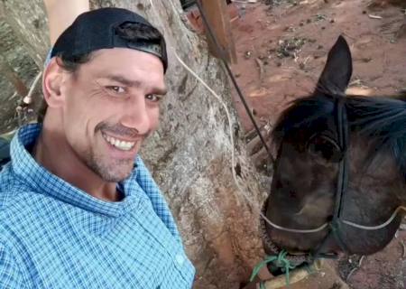 Nova-andradinense morre eletrocutado ao subir em carreta atolada e encostar em fio de alta tensão na BR-060