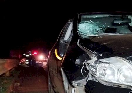 Mulher morre atropelada por carro na BR-163 em Dourados