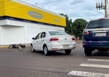 Colisão em cruzamento na Moura Andrade deixa uma pessoa ferida