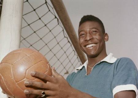 Aos 22 anos, Pelé somava mais gols que Messi, CR7 e Mbappé juntos