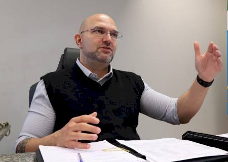 ''Meta é ampliar escolas de tempo integral e recuperar prejuízos no aprendizado'', diz secretário de Educação