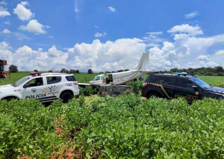 Avião com mais de 500 kg de cocaína faz pouso forçado no interior de SP