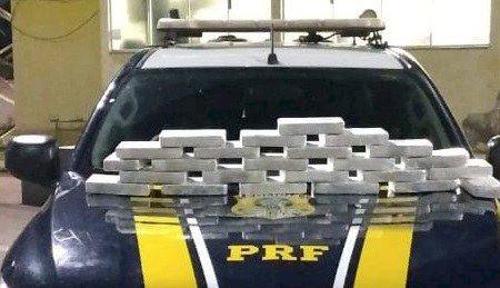 PRF prende 9 passageiros com mais de 30 kg de cocaína em Corumbá