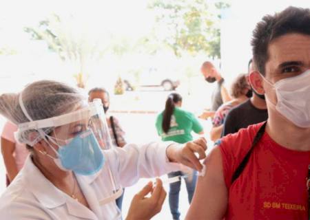 Secretaria realiza ''Dia D'' de vacinação pré-Carnaval contra a Covid-19 em MS