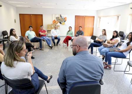 Secretário de Saúde se reúne com médicos de Nova Andradina