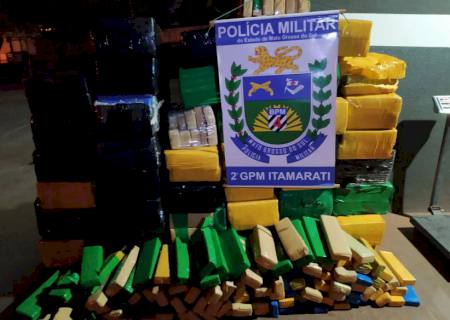 Traficante foge da Polícia Militar e abandona carro com 850 kg de maconha em Ponta Porã