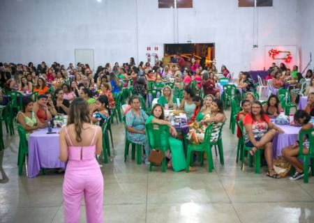 Mais de 300 servidoras celebram Mês das Mulheres com palestra, jantar e show em Batayporã