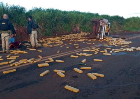 Traficante capota caminhonete carregada com maconha em Dourados