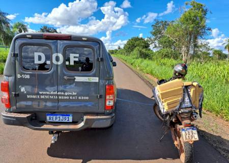 DOF apreende moto carregada com 50 kg de maconha em Jardim