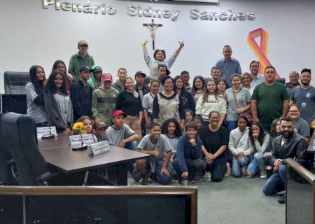 Escola Municipal Machado de Assis faz visita oficial a Câmara de Vereadores