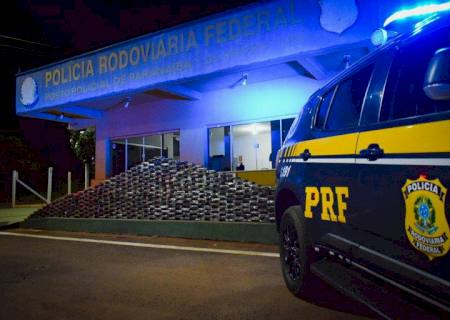 PRF encontra quase 400 kg de cocaína em meio a carga de madeira em MS