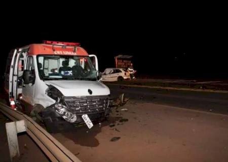 Motorista de carro morre ao colidir com ambulância em Campo Grande