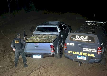 Traficante abandona caminhonete ''recheada'' de maconha ao fugir do DOF em Ponta Porã