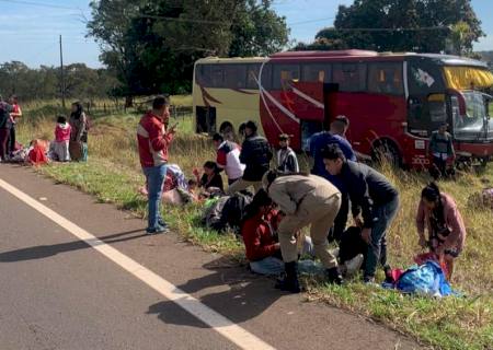 Acidente entre ônibus de turismo e carreta deixa feridos entre Bataguassu e Santa Rita do Pardo