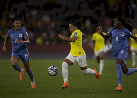 França vence Brasil e assume a ponta do grupo F do Mundial: 2 a 1