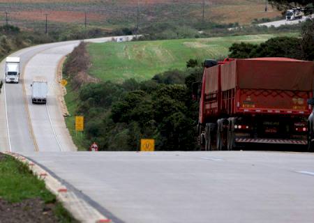 Governo planeja aplicar pavimento de concreto em rodovias com movimento intenso de cargas