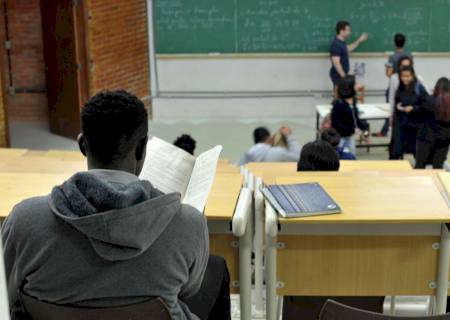 Cursos populares para concurso público podem despertar para política