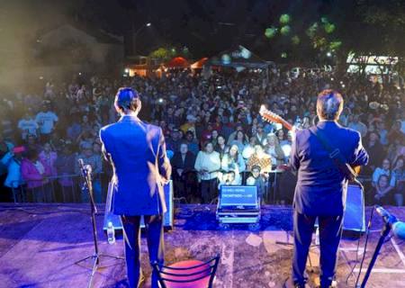 Clássicos da cultura caipira emocionam público durante show de Lourenço e Lourival na 2ª Festa do Agricultor