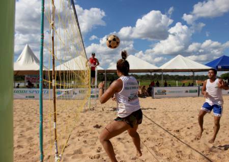 À beira do rio Taquari, festival movimenta Coxim com esportes de praia e atividades de lazer