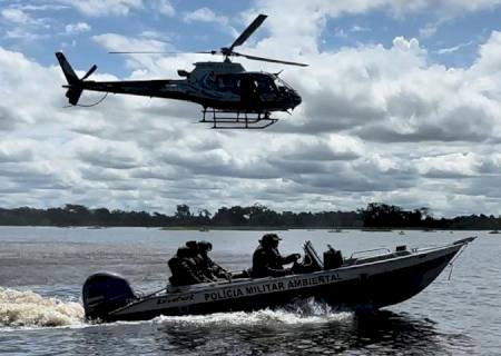 Com reforço de helicóptero, PMA prende caçadores e apreende petrechos ilegais na fronteira