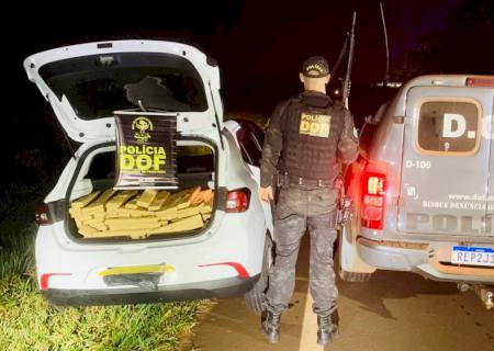 Carro roubado no Paraná é apreendido carregado com maconha em Amambai