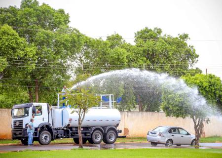 Prefeitura de Batayporã adquire caminhão pipa com capacidade para 15 mil litros