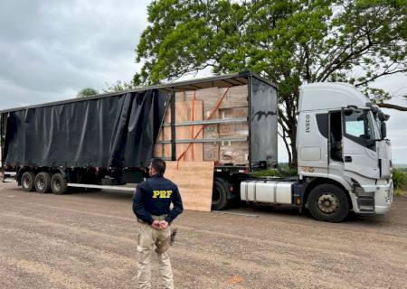 PRF intercepta carga milionária de cigarros contrabandeados que tinha como destino Nova Andradina