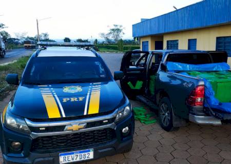 Traficante abandona caminhonete furtada com 1,1 ton de maconha em Bataguassu