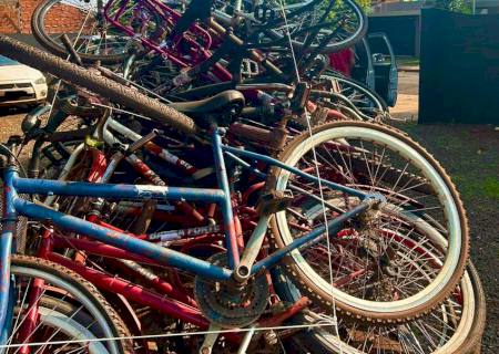 Polícia Civil promove doação de bicicletas à instituição que constrói cadeiras de rodas para esportistas Paralímpicos