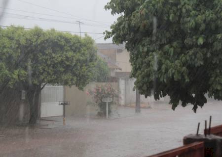 Quarta-feira chuvosa pode ter temporais e quedas de granizo em MS