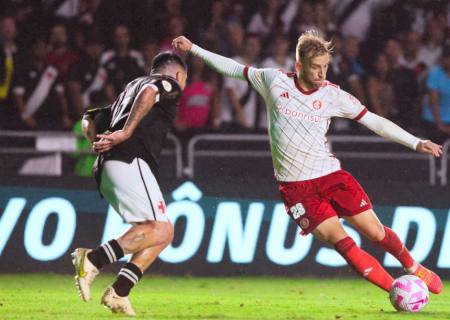 Internacional se impõe e complica Vasco no Brasileirão