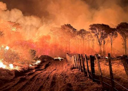 Com aeronaves e equipes extras, Governo de MS intensifica ações e combate aos incêndios no Pantanal