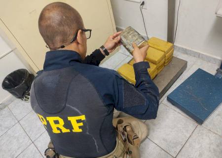 PRF apreende 16 kg de cocaína e 105 kg de prata em Corumbá