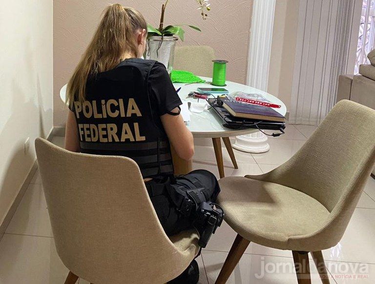 PF faz operação para prender 31 suspeitos de vender 43 mil armas a facções brasileiras