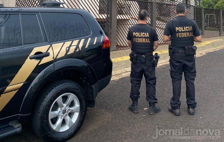 PF faz operação para prender 31 suspeitos de vender 43 mil armas a facções brasileiras