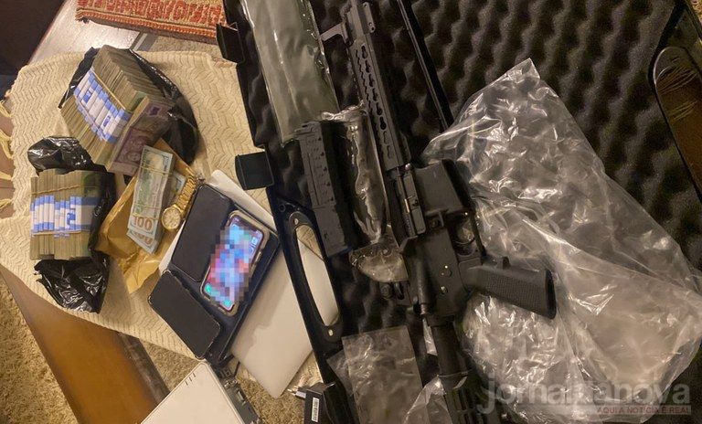 PF faz operação para prender 31 suspeitos de vender 43 mil armas a facções brasileiras