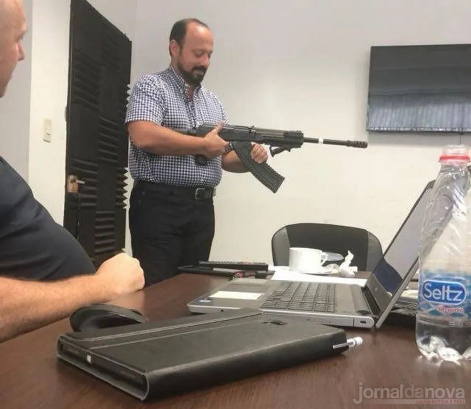PF faz operação para prender 31 suspeitos de vender 43 mil armas a facções brasileiras