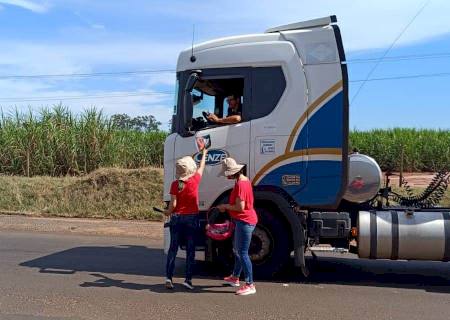 HIV/Aids: Batayporã leva conscientização, distribui preservativos e realiza testes rápidos entre motoristas