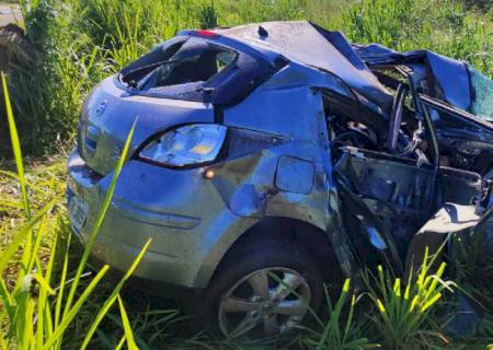 Casal morre após carro capotar em acidente no distrito de Nova Casa Verde