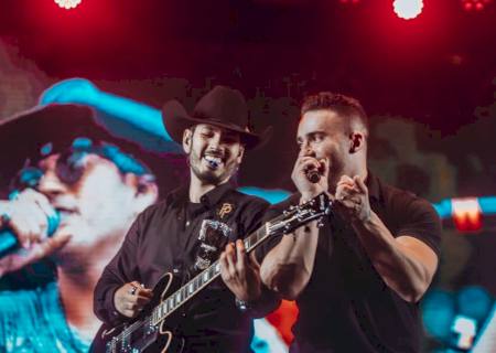 Dupla Pedro Paulo e Alex se apresenta hoje em Taquarussu