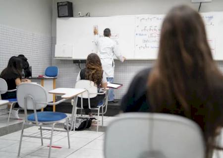 Alunos do Ensino Médio podem receber bolsa a partir de março