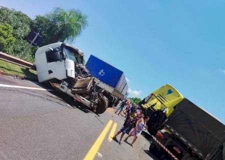 Morre segundo motorista de ônibus com 41 passageiros que bateu em carretas na BR-163