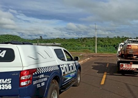 Em Santa Rita do Pardo, Polícia Militar recupera veículo furtado, após suspeito levar facada e ir para hospital