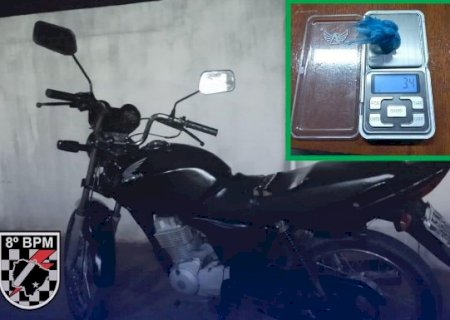 Homem é preso com pedras de crack após fuga de moto da Força Tática em Ivinhema