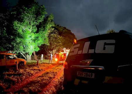 Homem morre eletrocutado ao podar árvore na região do bairro Laranjal