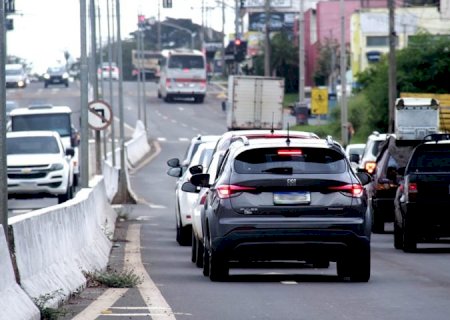 Prazo para licenciar veículos com placas final 1 e 2 em MS vence no dia 30