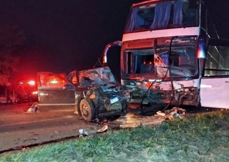 Motorista de carro morre ao colidir de frente com ônibus em Dourados