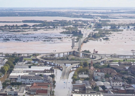 Cidades do RS e SC têm alerta para fortes temporais